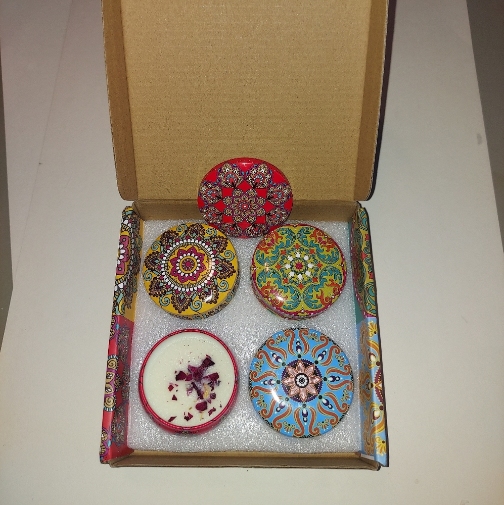 NEW 4 floral scented candles in reusable tin cans- gift set - Picture 3 of 7